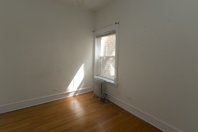 Building Photo - Lincoln Square / Ravenswood - 2 Bedroom / 1 Bath - Heat Included
