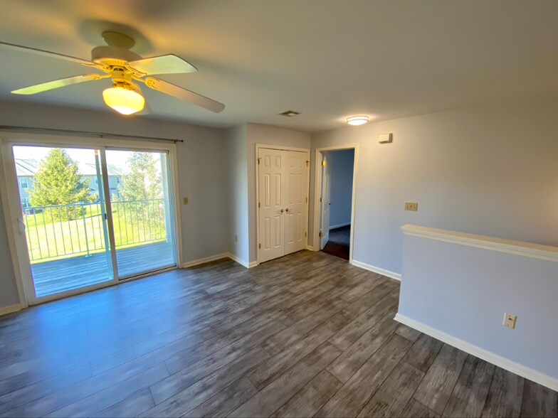 Building Photo - 131 Oriole Ct