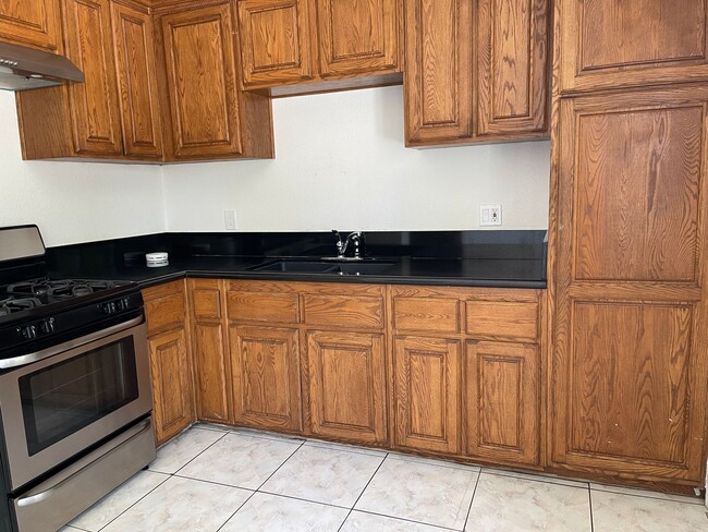 Building Photo - Aspen Ave - BLUE