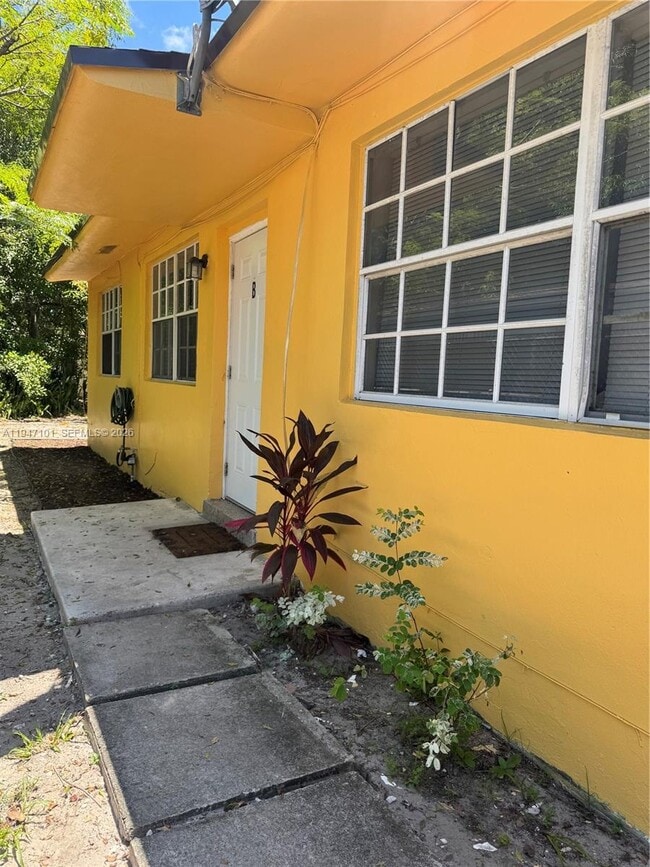 Building Photo - 522 NW 13th Ave