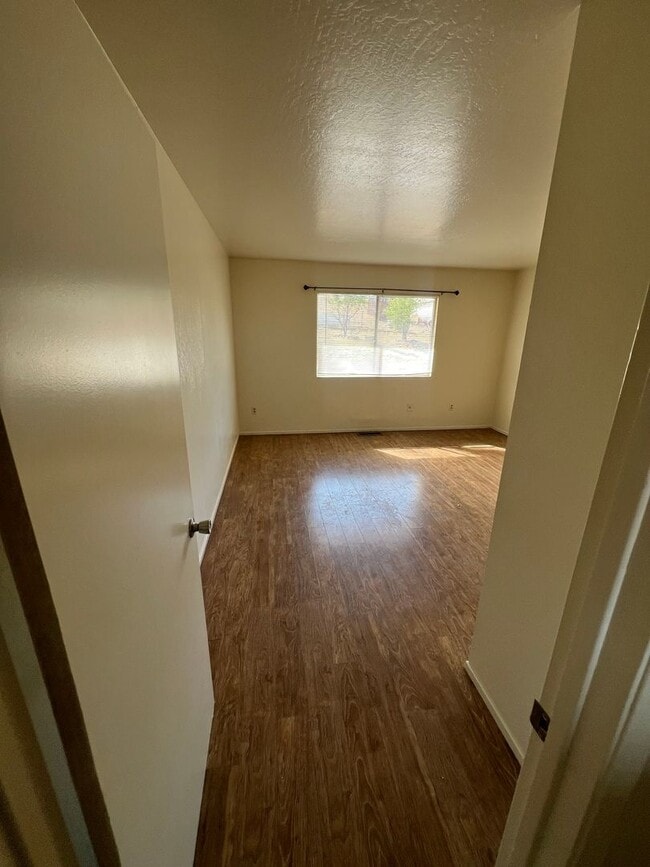 Building Photo - Oroville 4 bed 2 bath 3300sqft country hom...