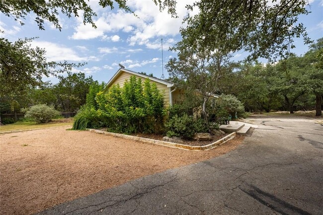 Building Photo - 400 Oak Knob Dr