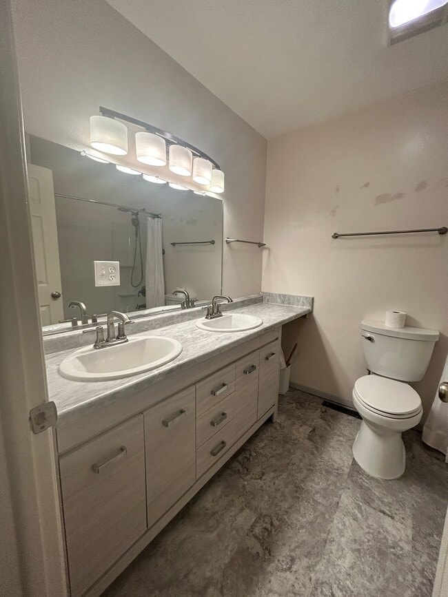 Building Photo - Large home in beautiful Stevensville setting