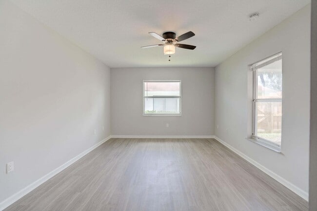 Building Photo - 9242 Roan Ln