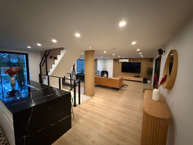 Building Photo - 204 Datura Dr