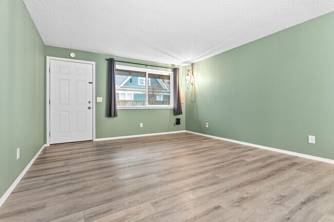 Building Photo - 2425 Spruce St