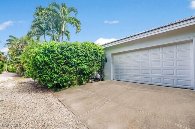 Building Photo - 600 6th Ave N