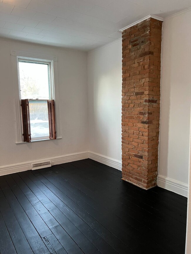 Building Photo - 124 Front St