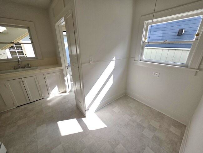 Building Photo - 126 Breeze Ave