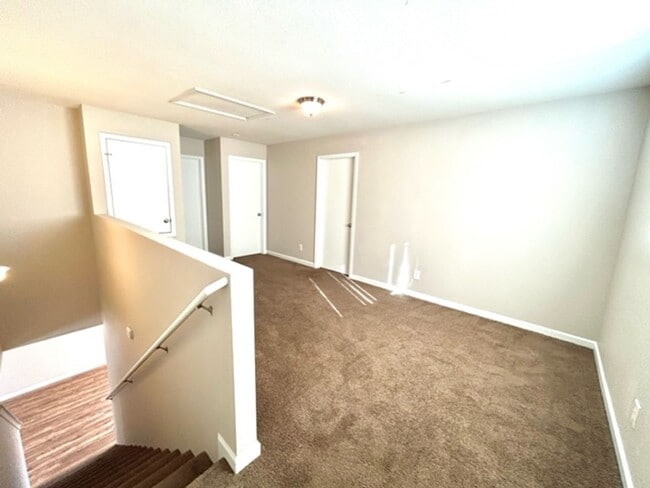 Building Photo - THREE BEDROOMS/TWO & HALF BATHROOMS SPACIOUS HOME - MADISON. MOVE IN SPECIAL!