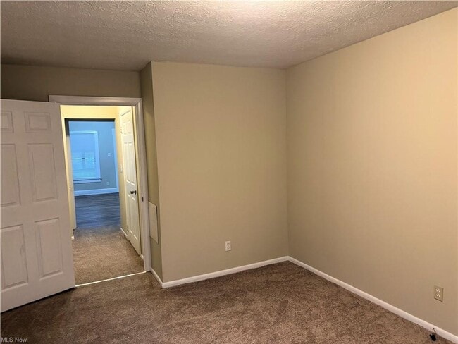 Building Photo - Charming 5-bedroom, 2-bathroom house locat...