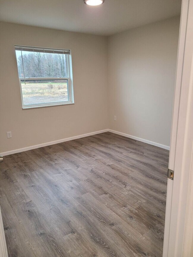 Building Photo - 3 Bedroom, 2 Bathroom Duplex