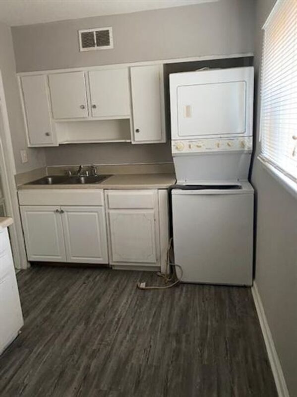 Building Photo - 152 N McLean Blvd