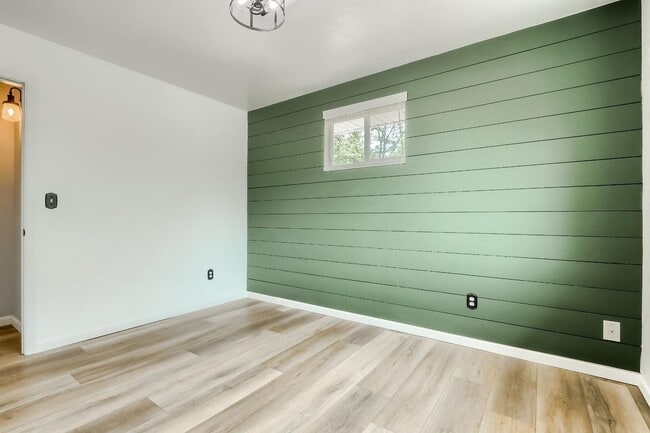 Building Photo - 4 BED 3 BATH HOUSE NEAR CREAK PARK!!!