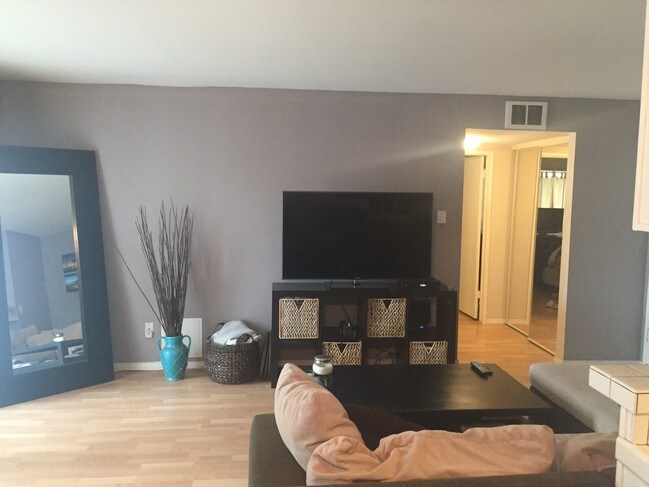 Building Photo - 1600 Ardmore Ave