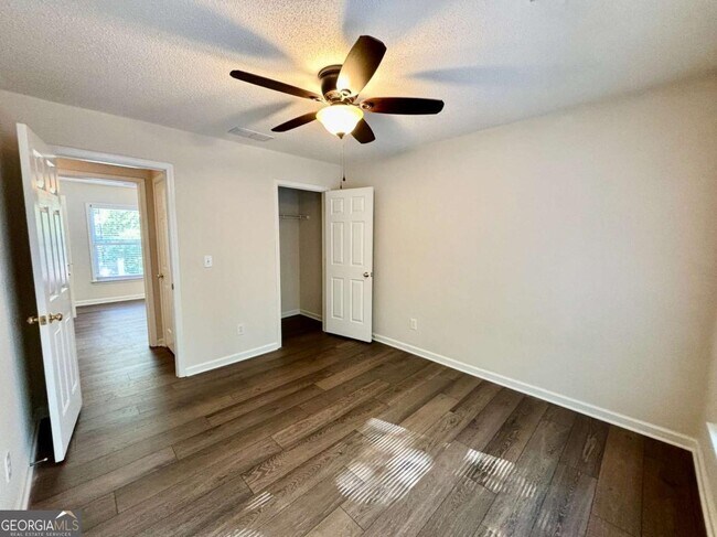 Building Photo - 10920 Glenbarr Dr