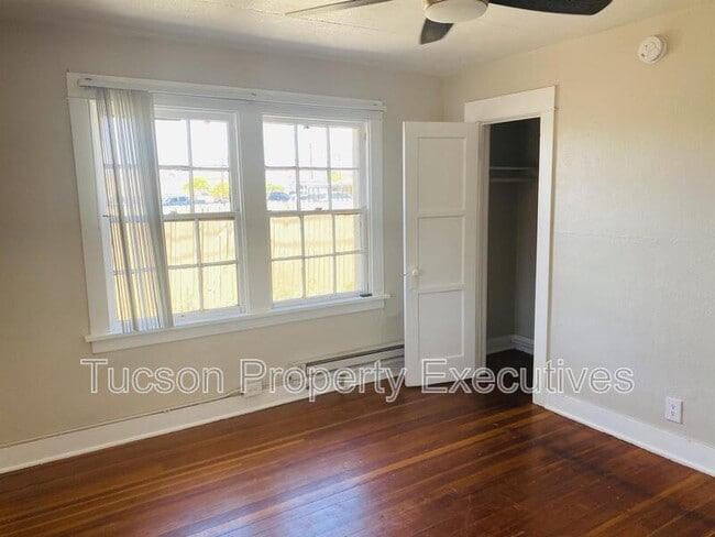 Building Photo - 2632 N Stone Ave