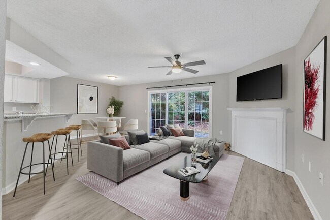 Building Photo - 2430 Condor Ct