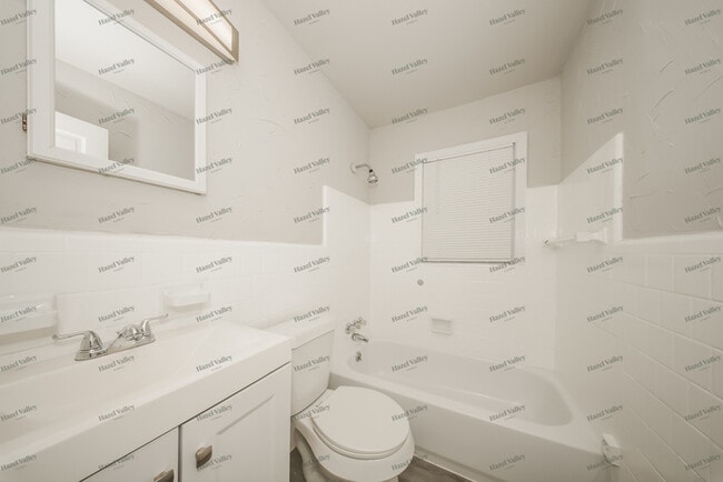 Building Photo - 1701 E Madison St