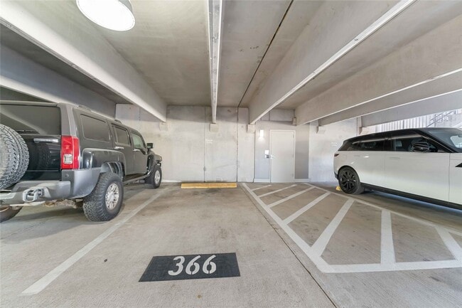 Building Photo - 1901 Post Oak Blvd