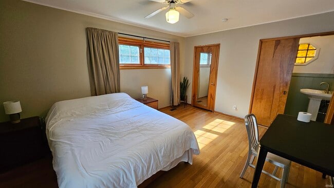 Building Photo - 509 S Swain Ave