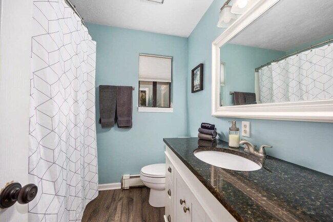 Building Photo - 6542 Bella Vista Dr NE