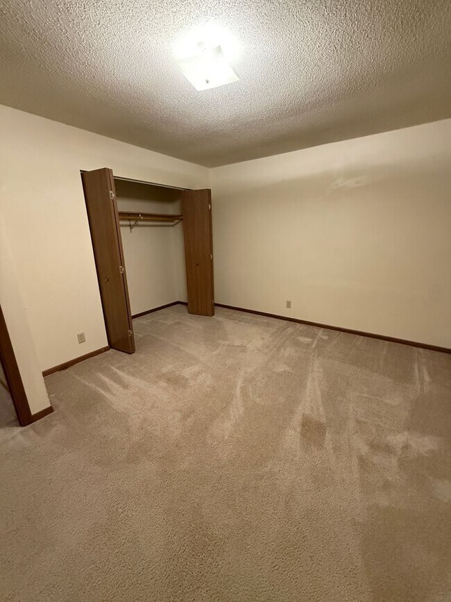 Building Photo - PP - 14 - Grandview Ave