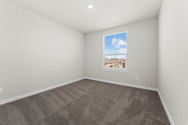 Building Photo - 2106 Somerset Dr