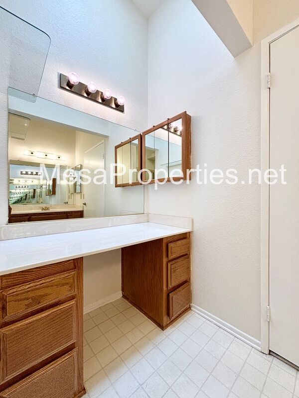 Building Photo - 15819 Cedarwood Pl