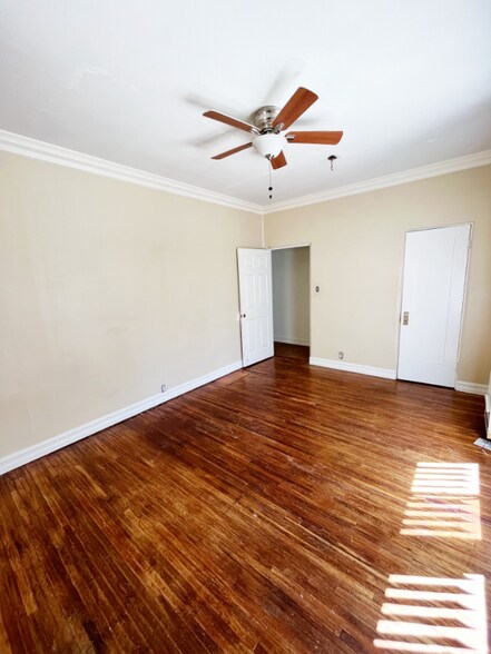 Building Photo - 227 S Gale Dr