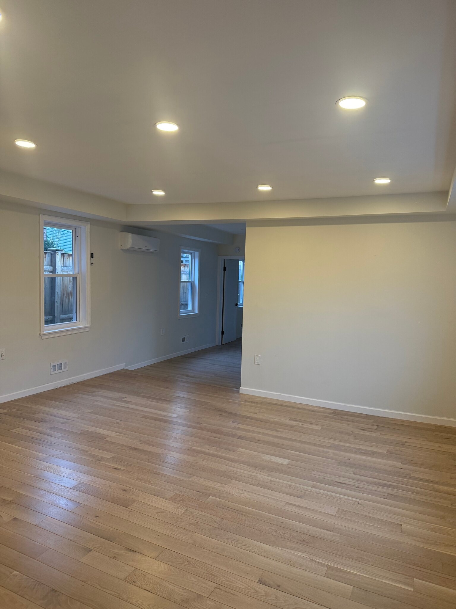 Building Photo - 6 Thomas St