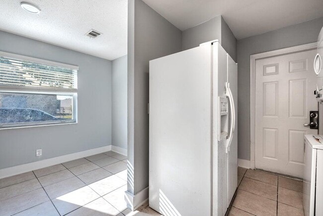 Building Photo - 801 NE 3rd St