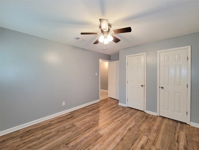 Building Photo - 5846 Ettrick Dr