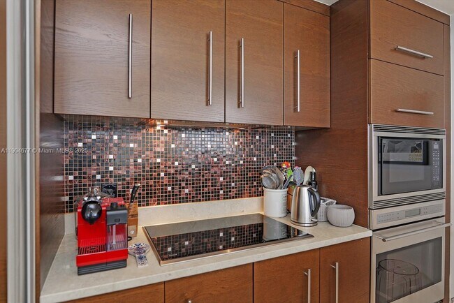 Building Photo - 465 Brickell Ave