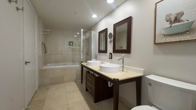 Building Photo - 485 Brickell Ave