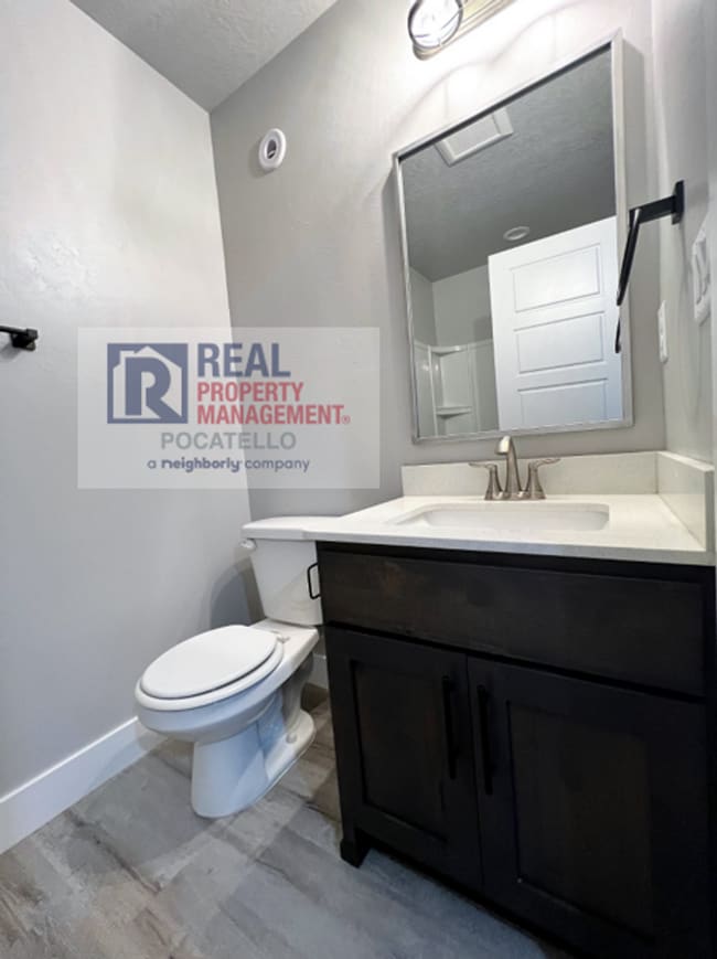Building Photo - 3 Bedroom 2.5 Bathroom Town Home - 1 Car G...