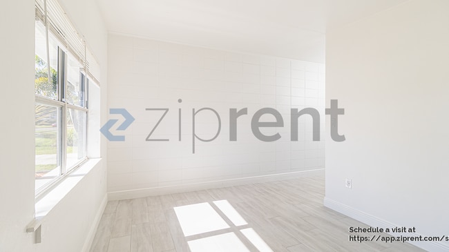 Building Photo - 1105 E South St