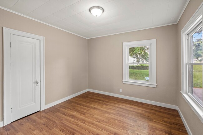 Building Photo - 1120 Fountain St NE