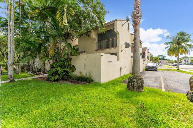 Building Photo - 15805 SW 91st Ct