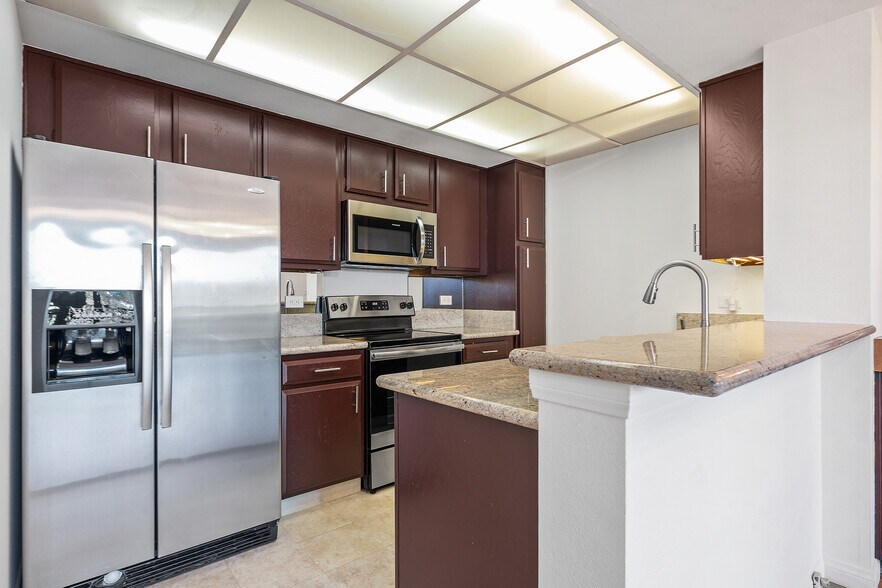 Building Photo - 10535 Wilshire Blvd