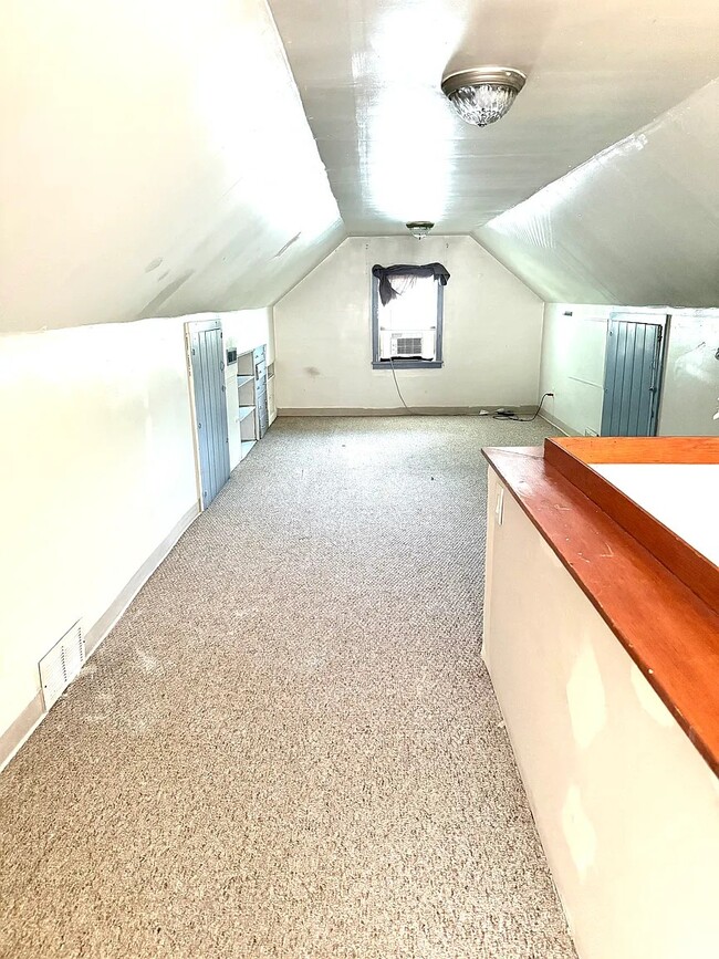 Building Photo - 1808 Vine St