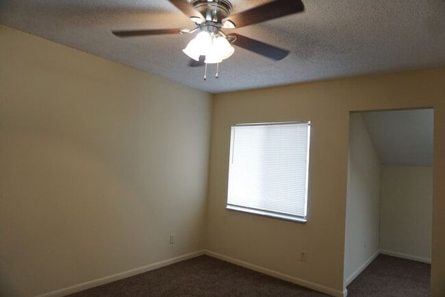 Building Photo - 2 Bedroom / 2 Bath townhouse close to NAS and interstate 95