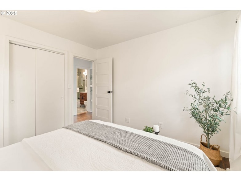 Building Photo - 841 NE 77th Ave