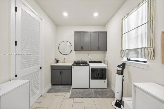 Building Photo - 4549 Pinehurst Trl W