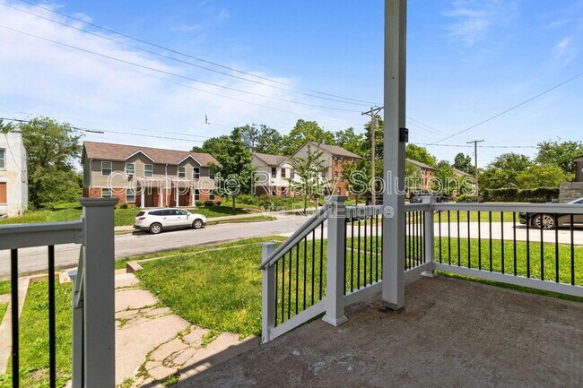 Building Photo - 5866 Etzel Ave