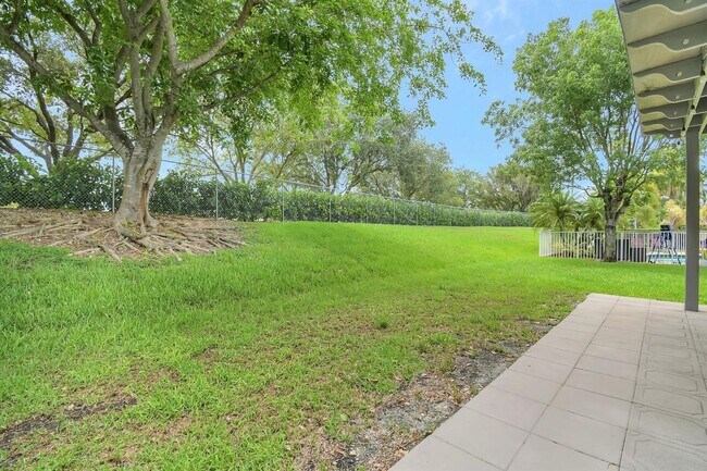 Building Photo - 6041 SW 195th Ave