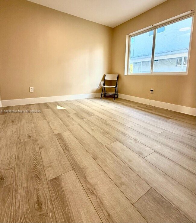 Building Photo - Bright & Updated 2-Bedroom, 2-Bath Home wi...