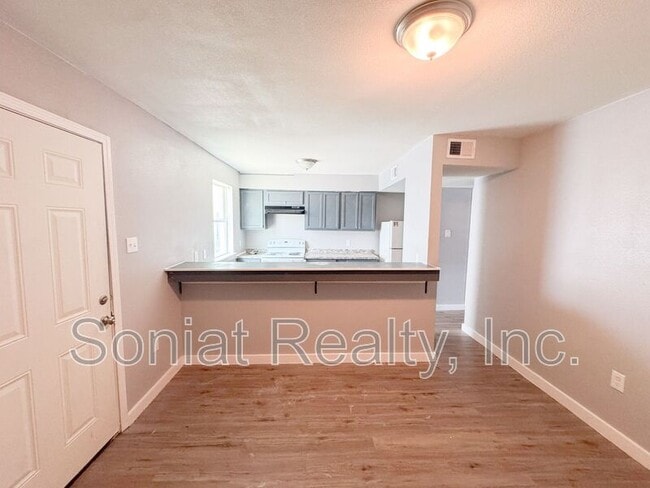 Building Photo - 7760D N Coronet Court