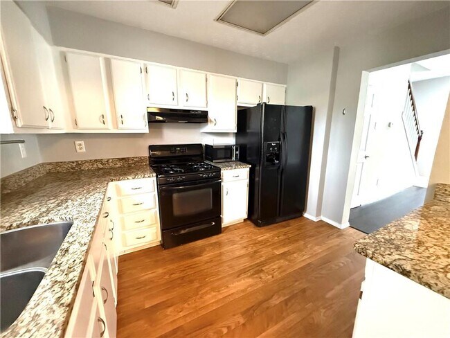 Building Photo - 805 Wedgewood Way