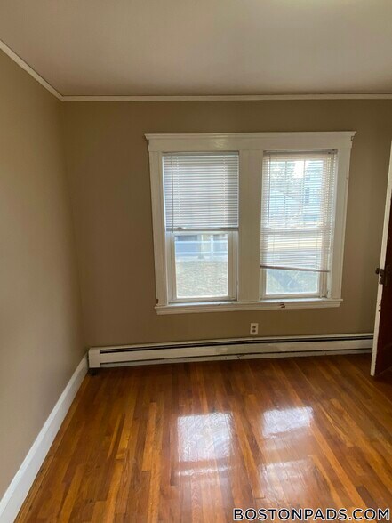 Building Photo - 2 Goldsmith Ave